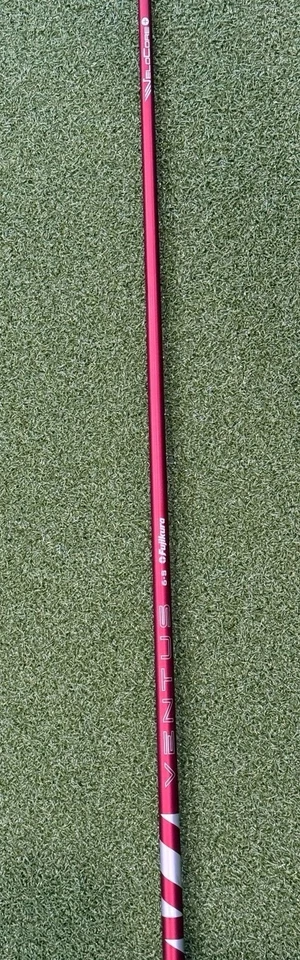 Eje driver TaylorMade Fujikura Ventus Velocore Plus rojo 6-S Foto 2 de 4