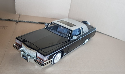 1:24 1987 Cadillac Fleetwood Brougham  Lowrider von Jada Toys  ''Street Low''