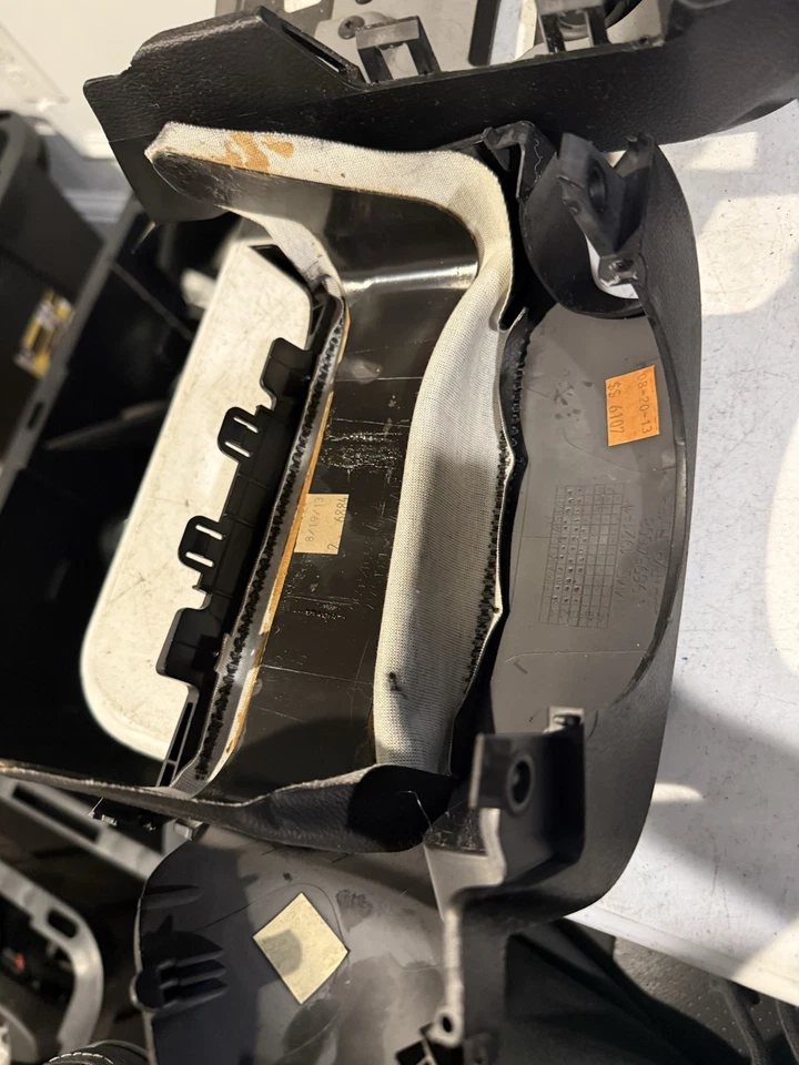 Cubierta de columna de dirección Chevrolet Sonic 2012-2018 95153792 OEM ⭐️⭐️⭐️ NEGRA Foto 2 de 4