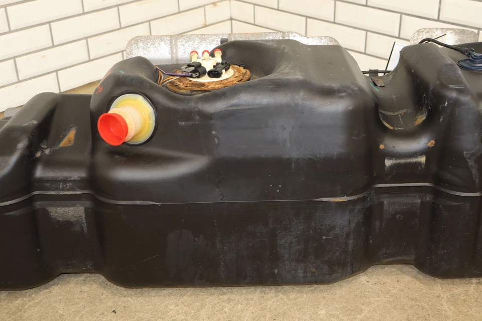 01-03 Chevy GMC 2500HD Gasoline 26 Gallon Fuel Tank with Pump OEM GMT800 Foto 3 de 4