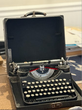 1930s UNDERWOOD Portable Typewriter w/Case thumbnail