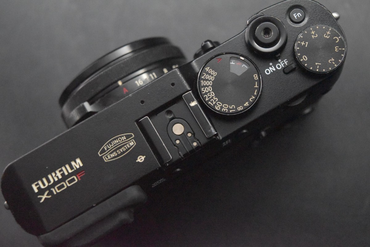 1 Yr warranty] Fujifilm X100F 24.3MP Digital Camera Black