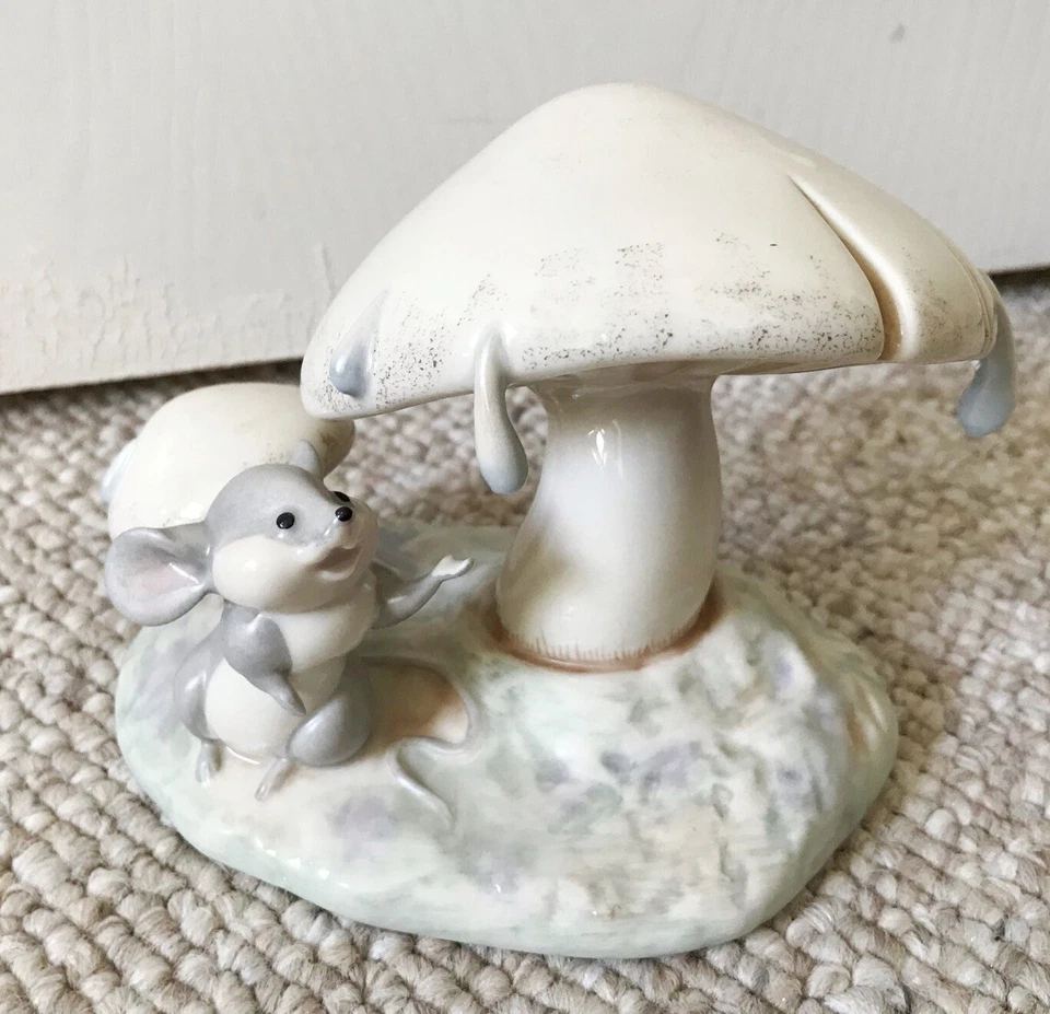 Фигурка гриба Lenox Walt Disney Showcase Collection Bambi's Dew Drop Mouse - Изображение 2 из 4