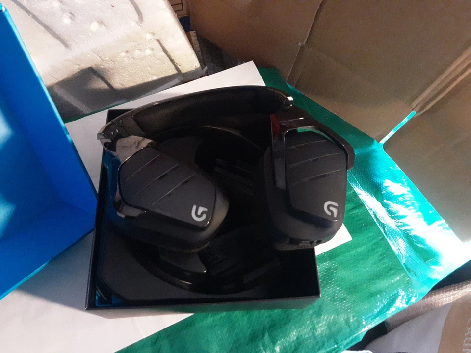 Logitech G933 Artemis Spectrum wireless gaming headset (black)ONE SIDE IS BROKEN - Image 4 of 4