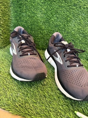 Brooks Men s Trace Gray Running Shoes Size 12