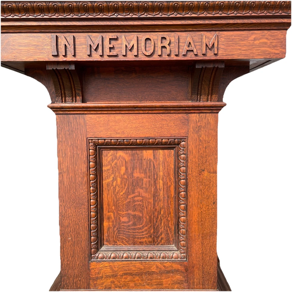 Púlpito, atril o podio antiguo de roble aserrado en cuartos de diseño gótico Foto 3 de 4