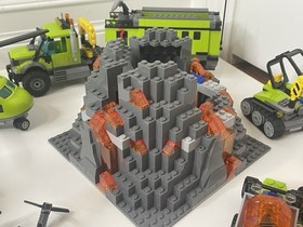 LEGO City Volcano Explorers LOT of 2 Sets Volcano Base 60124 & Helicopter 60123