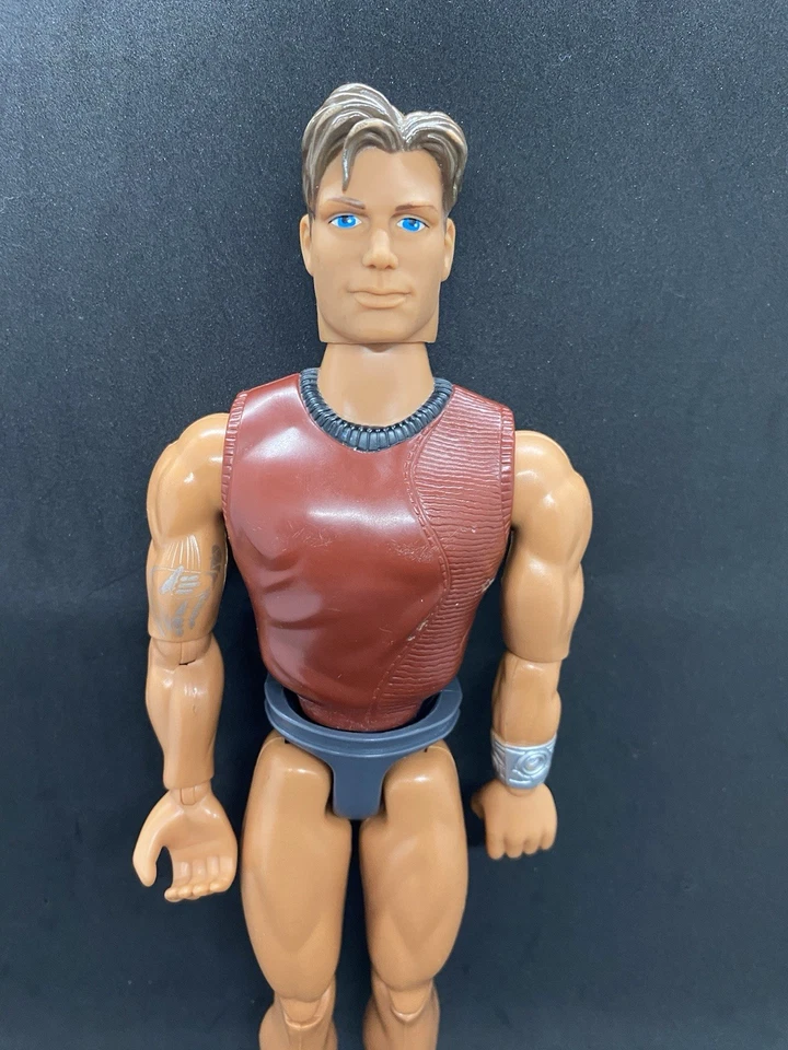 Boneco de ação GI Joe MAX STEEL 12" tatuagem totalmente articulado 1998 Mattel com arma - Imagem 2 de 4