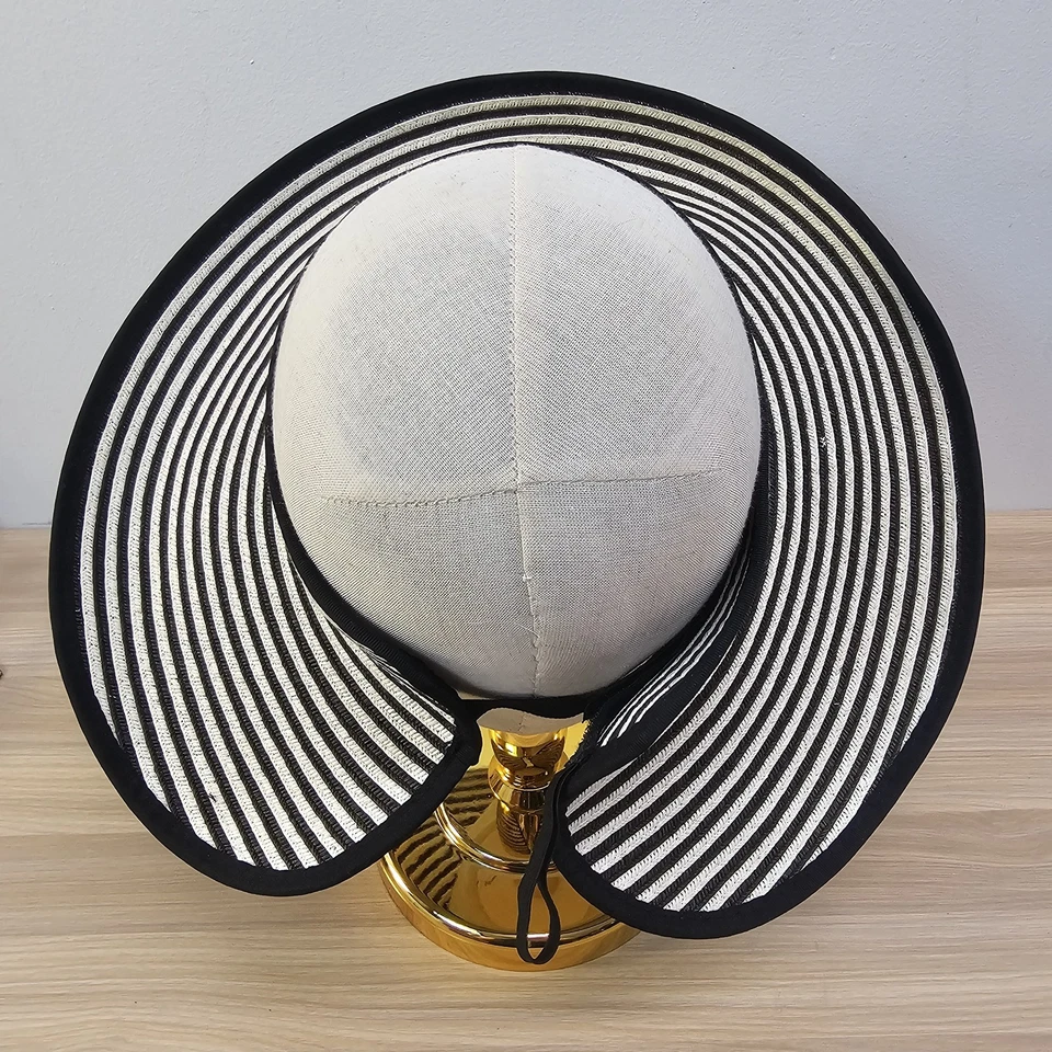 Sombrero visera Scala Collezione para mujer negro blanco a rayas ala ancha parasol resort Foto 3 de 4