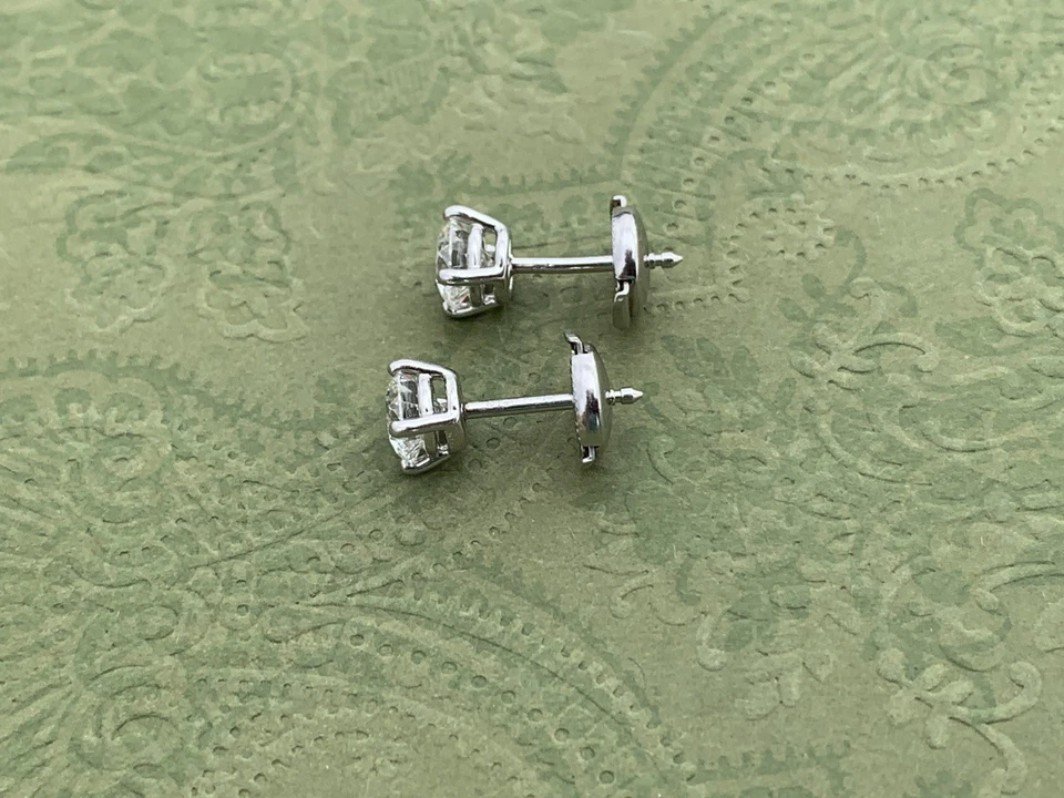 Tiffany & Co. Aretes redondos de diamantes de platino 1,52 TCW (VVS2/G) con papeles Foto 4 de 4