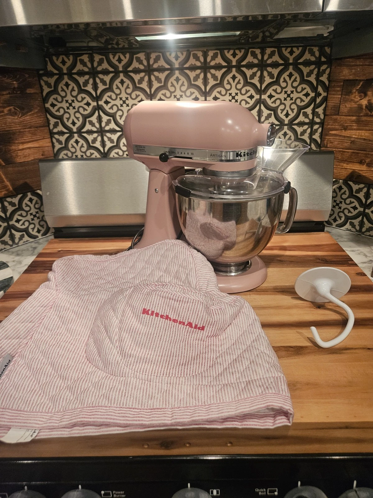 KITCHENAID ARTISAN SERIES 5 QUART TILT-HEAD STAND MIXER - Matte Dried-Rose Pink
Opens in a new windo