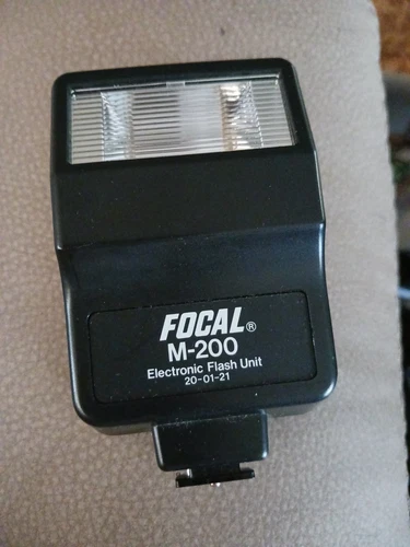 Focal M-200 Universal Electronic Shoe Mount Camera Flash Unit, Tested Working