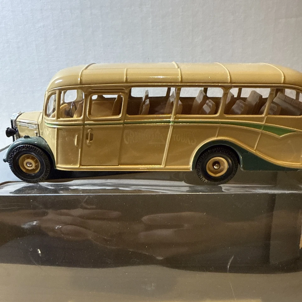 Corgi Classics #D949/17 BEDFORD TYPE OB COACH GREENSLADES TOURS - Image 2 of 4