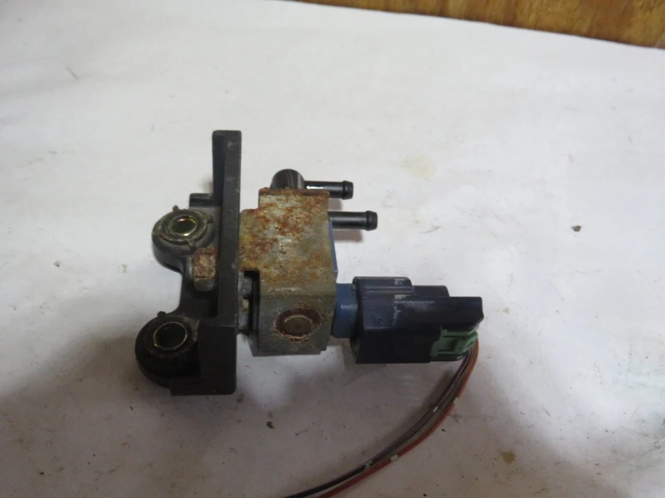 Nissan Frontier 2000 3,3 L interruptor de vacío válvula sensor solenoide VSV fabricante original Foto 3 de 4