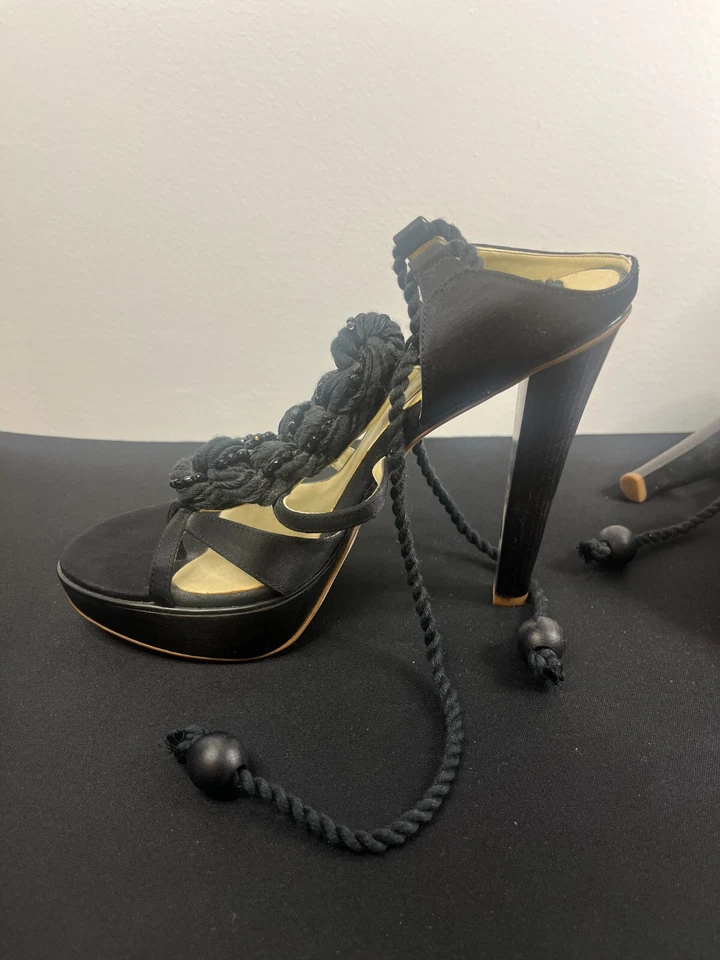 Tacones Stella McCartney AUTÉNTICOS pre-amados talla 6.5-7.5 (Italia 37) tiras negras Foto 3 de 4