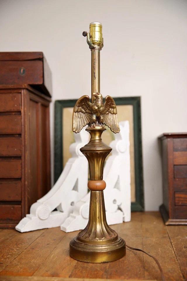 Luminária de mesa vintage 1960 estilo federal militar americana bronze águia - Imagem 2 de 4