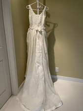 St Patrick wedding gown. size 6. chest 32 inch waist 28 inch