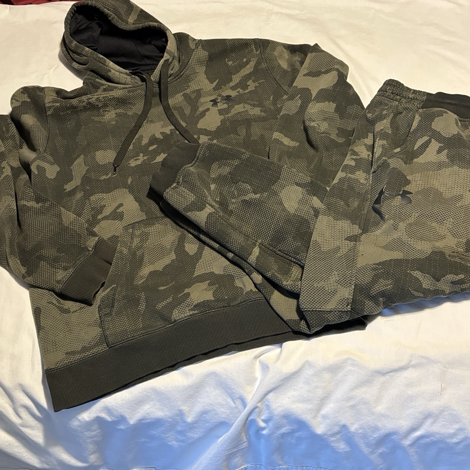 Under Armour ~ Men&rsquo;s 2XL Hoodie Jogger Fitted Suit  Camo Outfit Olive