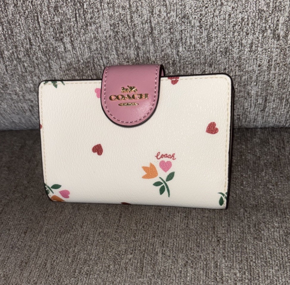 💗🌷COACH Medium Corner Zip Wallet w/Heart Petal Floral Print Chalk (C7652) NWT!