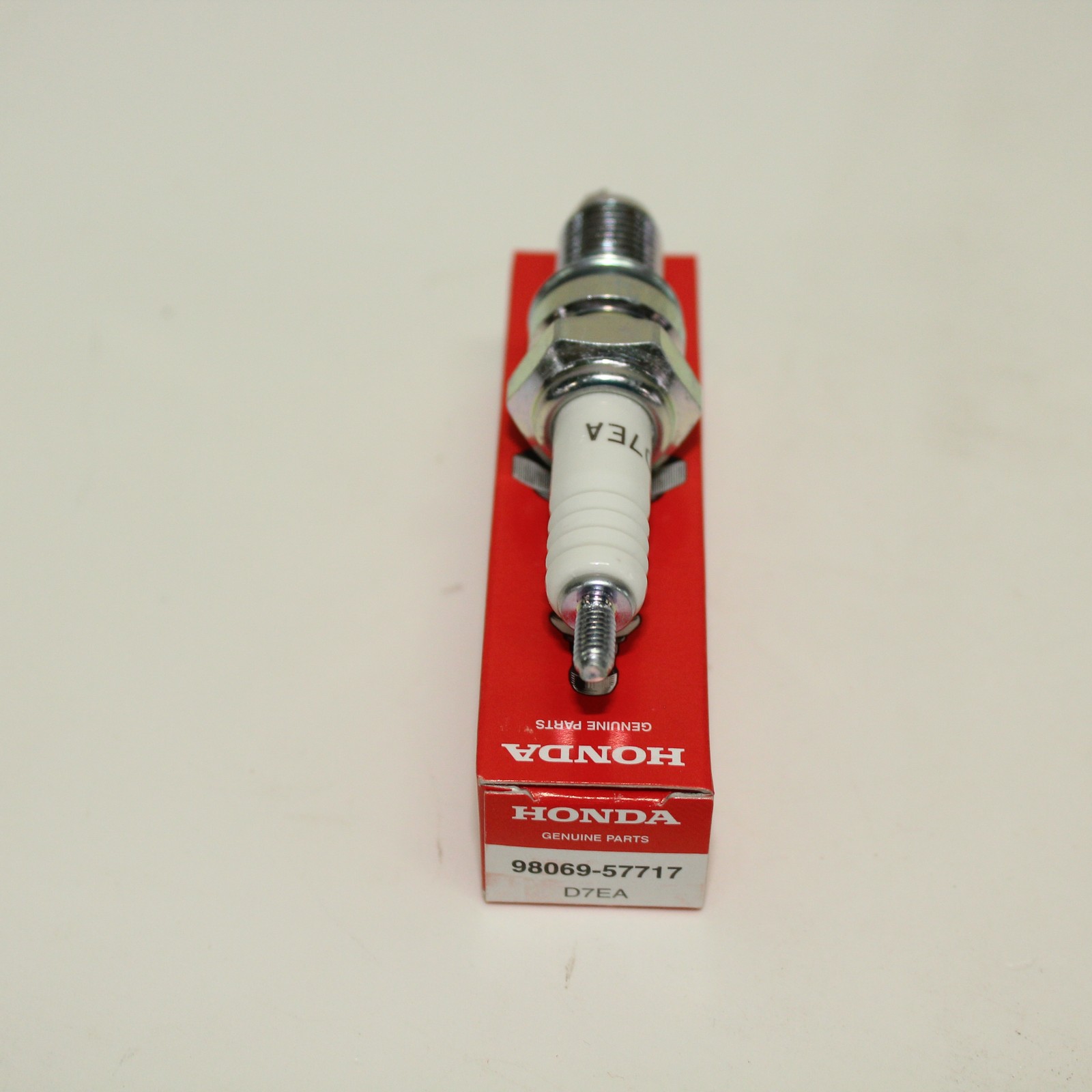 Honda 98069-57717 NGK D7EA Spark Plug