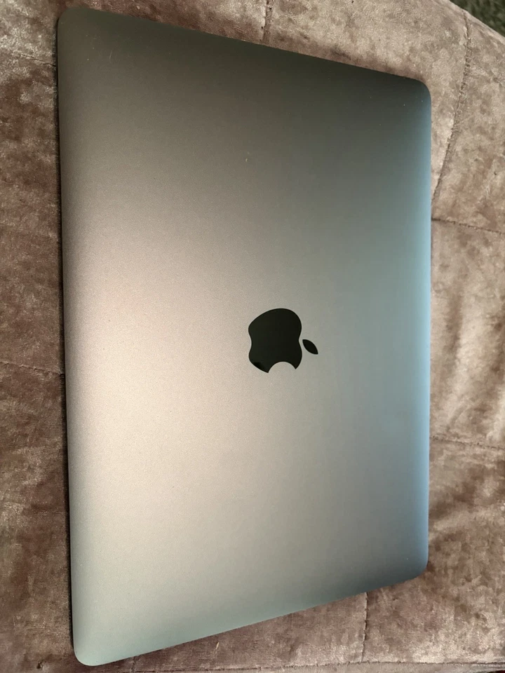 Apple MacBook Retina 12-inch Early 2015 1.1 GHz Intel Core M, 8GB RAM, 256GB - Image 2 of 4