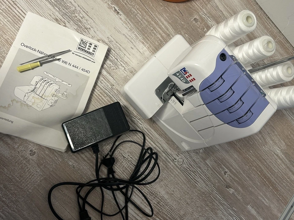 Overlock W6 Modell 454D so gut wie neu - Bild 4 von 4