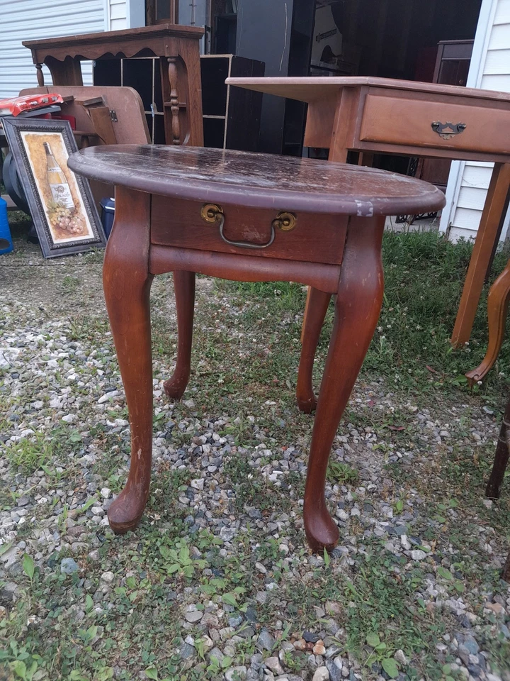 Mid Century Queen Anne Small Oval Cherry End Table Solid But Needs A Shine  - Image 3 of 3