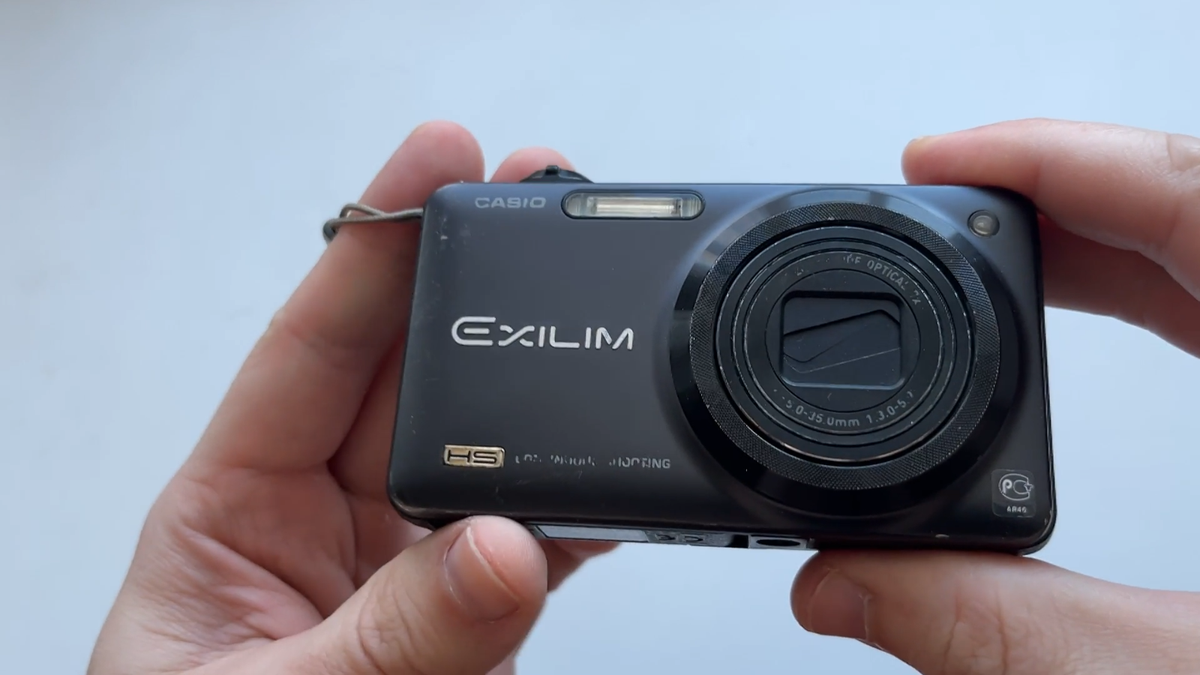 Casio EX-ZR10 12.1MP CMOS Compact Digital Camera - Black ( TESTED