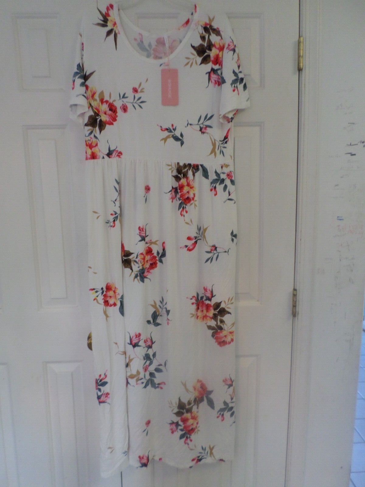 NEW w/ Tag Ladies Size 3XL Bishuige Roses on White Maxi Dress w/ Pockets