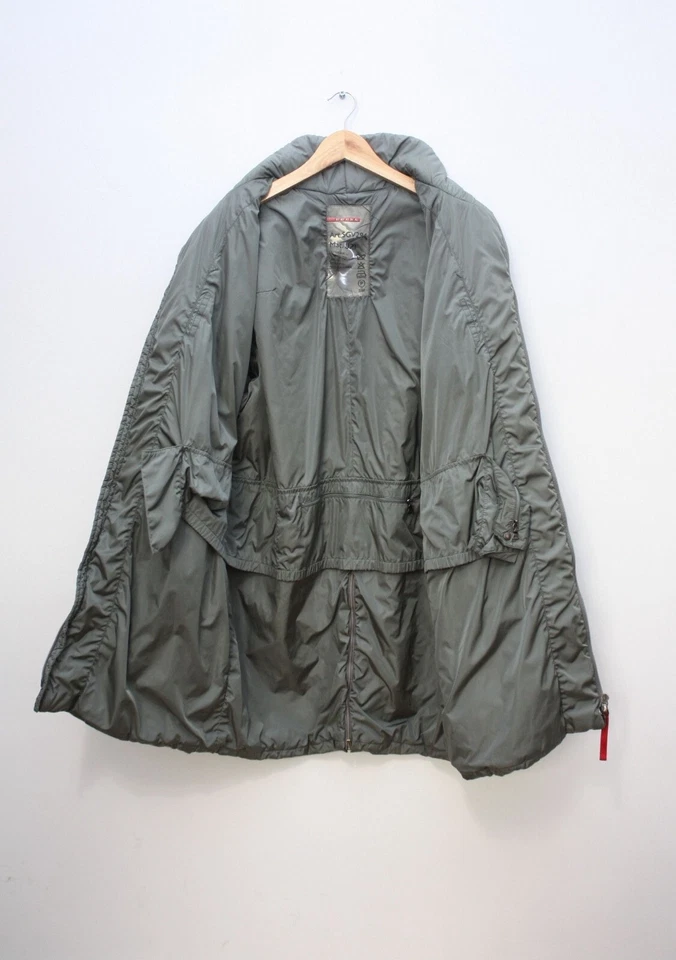 Prada оливковый зеленый пуховик парка мужчин большой сделано в Румынии - Изображение 3 из 4
