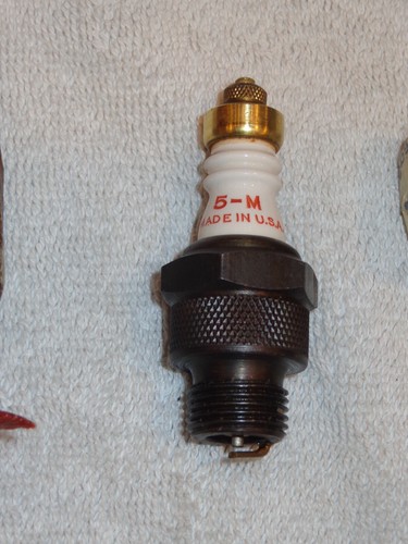 ( 1 ) .. ‘NOS’ Champion 5M Spark Plug ..‘Brass Hat’ .. 2 Ring Design .. USA Made - Picture 9 of 18