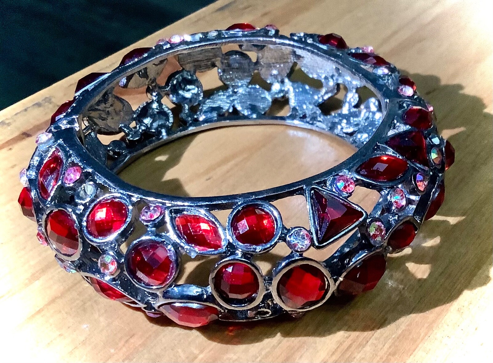 VINTAGE 1950s RUBY RED HINGED BANGLE BRACELET w/ … - image 14