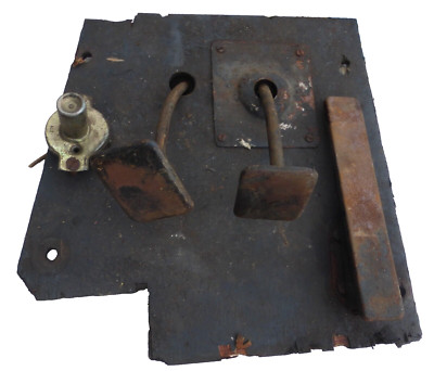 alte KFZ Oldtimer Fußpedal Pedale  Gas Tritt  auf Holzplatte Original Oldtimer  