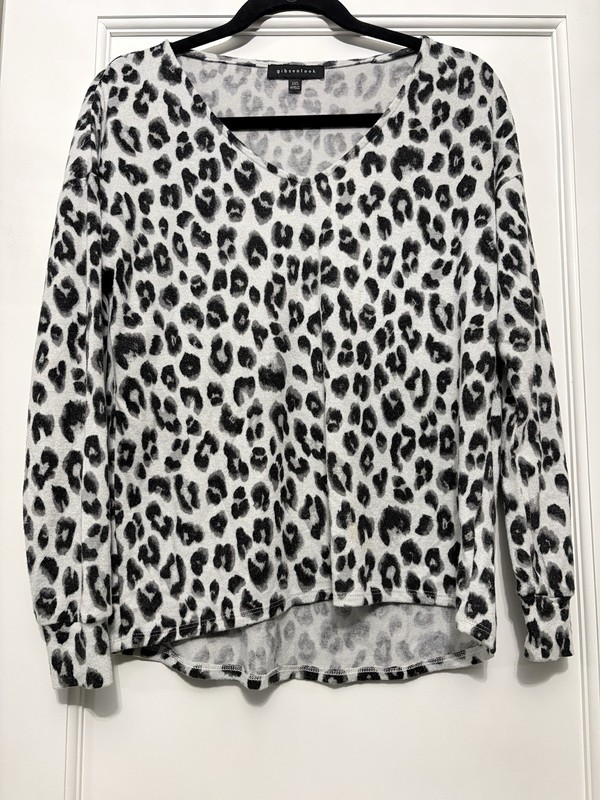 Gibsonlook Gray/Black Leopard Print V-Neck Long Sleeve Knit Top Women’s XXS