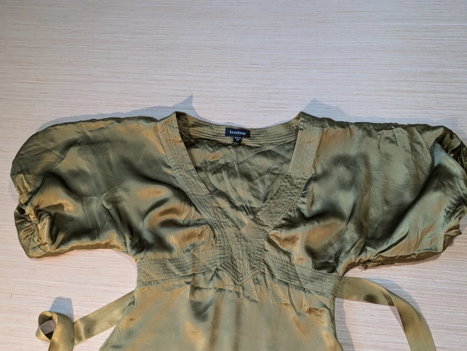 Blusa Vintage Satén Manga Abullonada Oliva Bebe Corbata Trasera y Cremallera Lateral Talla XS Foto 4 de 4