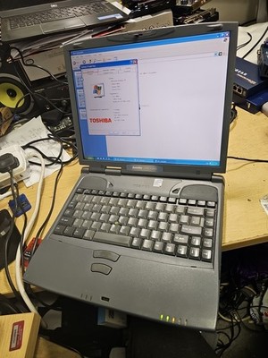 TOSHIBA Satellite 2590XDVD - Intel Celeron CPU, 64MB RAM, HDD, NICHT VOLLSTÄNDIG GETESTET - 