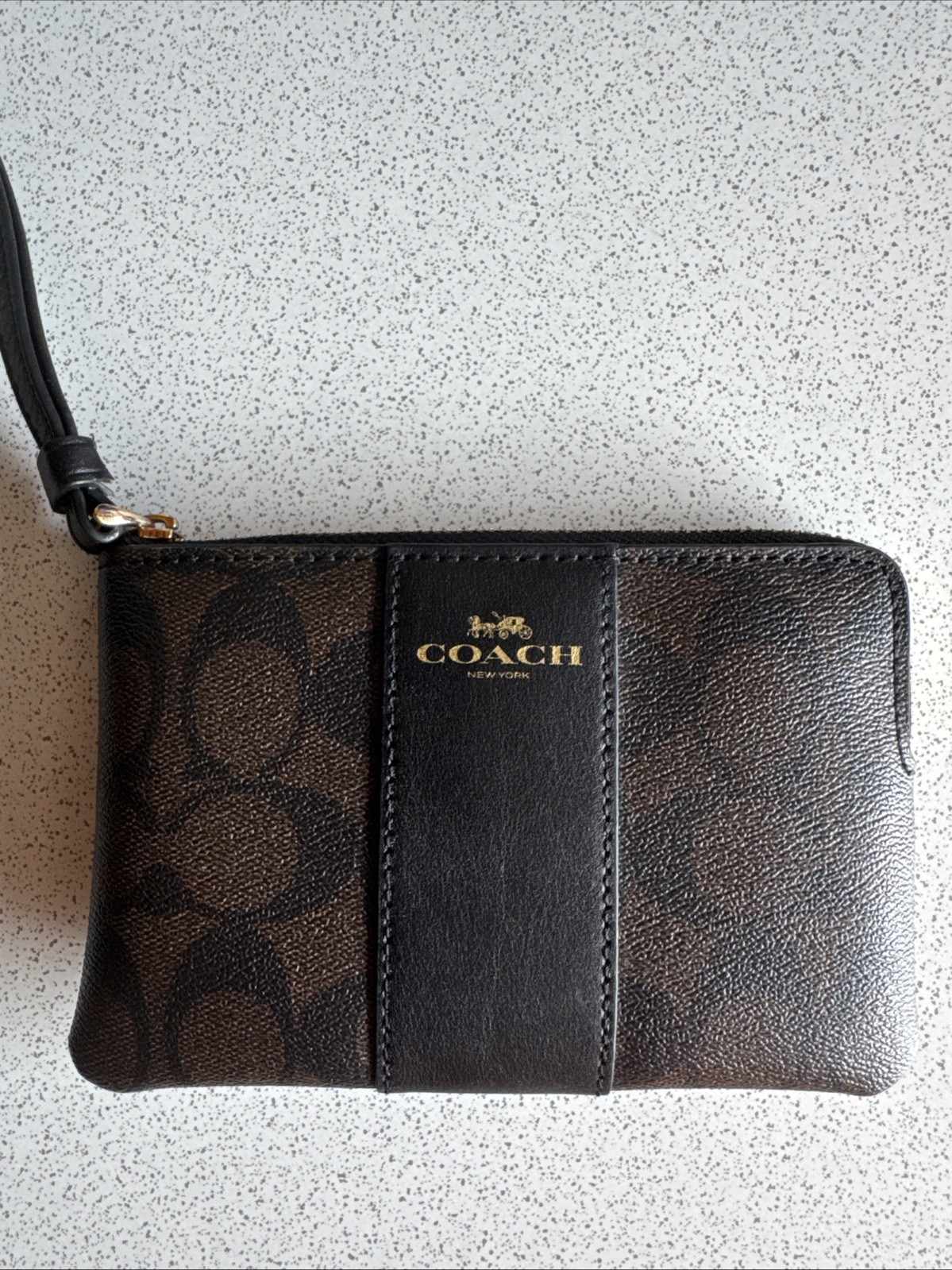 Stylish Coach Wallet for Trendy and Functional Everyday Use