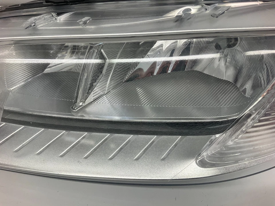 Conjunto de faros delanteros izquierdo halógenos 14-16 Volvo S80 XC70 31420139 Foto 3 de 4