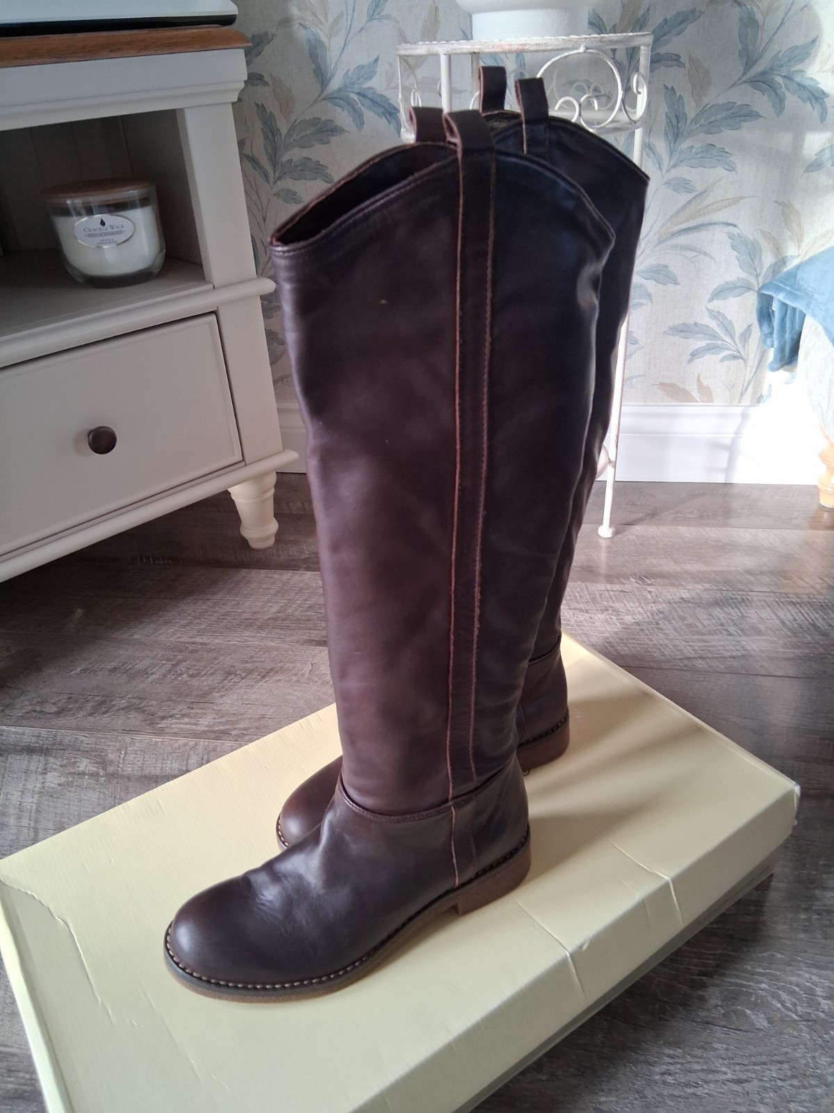 unisa fabulous quality spanish leather brown knee high boots size 5