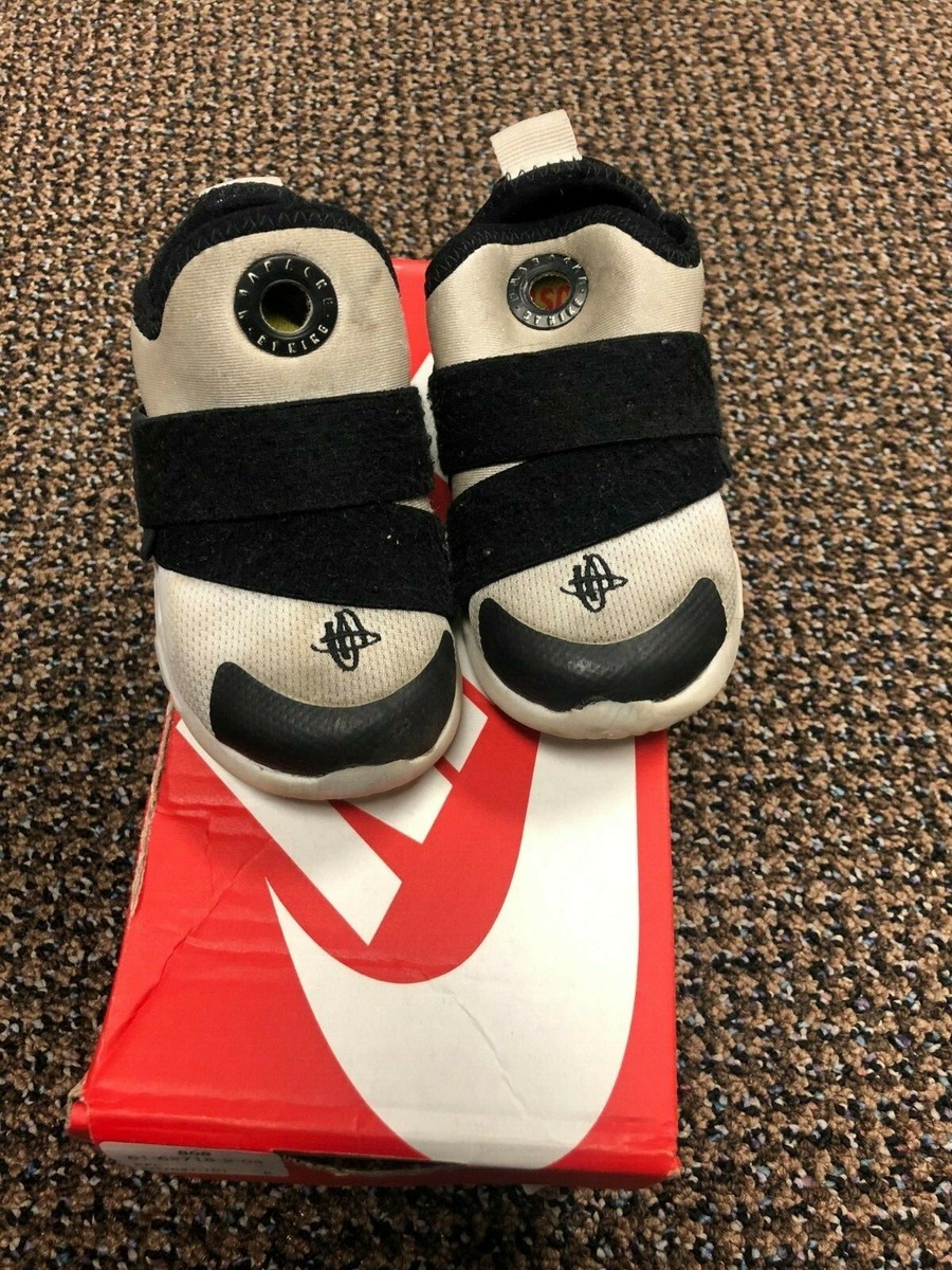 Kids Nike Huarache Extreme White/Black Size 7C Very Nice!!!