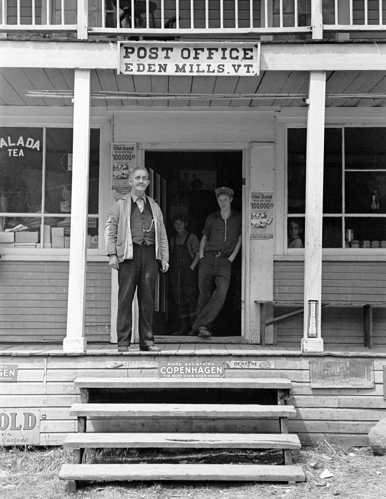 1942 Post Office, Eden Mills, Vermont Vintage Old Photo 8.5" x 11