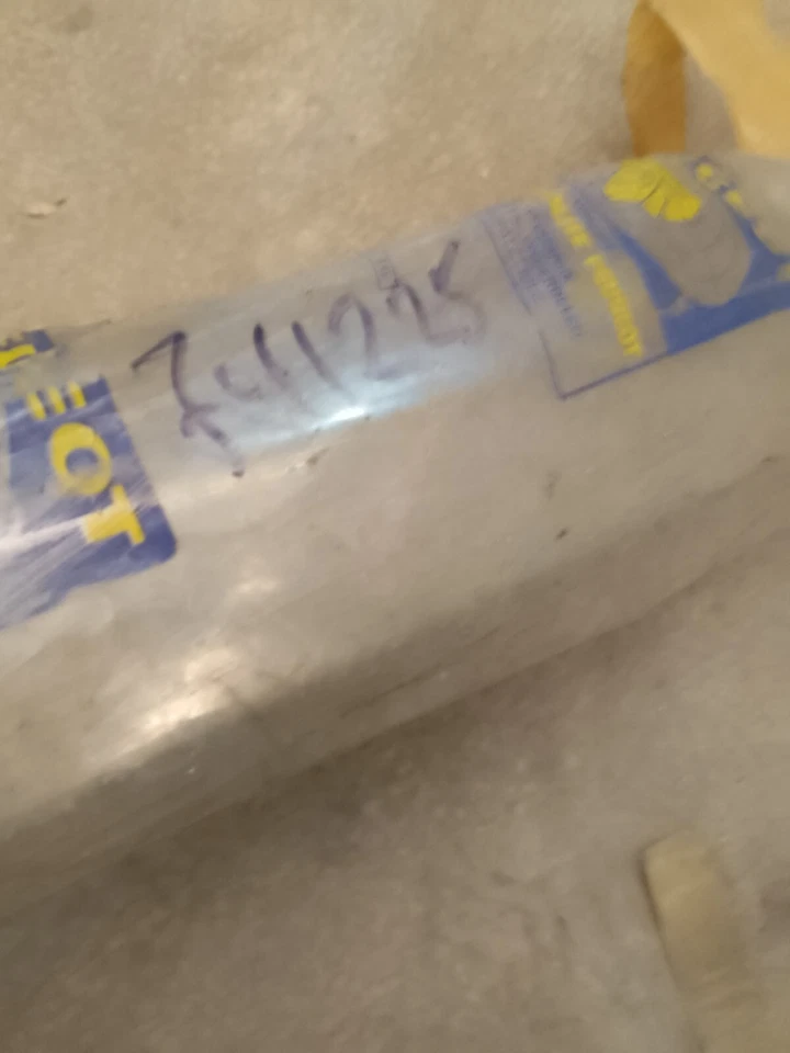 Parachoques trasero derecho peugeot 404 original 741218 o 741225 Foto 4 de 4