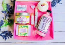 HOLIDAY SPA GIFT BOX / SPA GIFT BASKET / GIFT FOR HOLIDAYS / SPA GIFTS / CANDLES