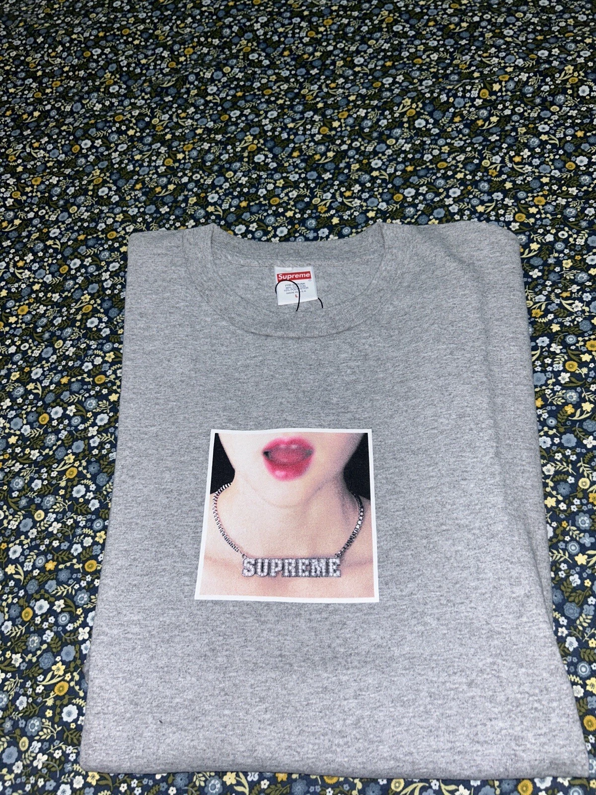 Tee shirt collier suprême   Gris bruyère   L (grand)   SS18   Neuf, rare !
