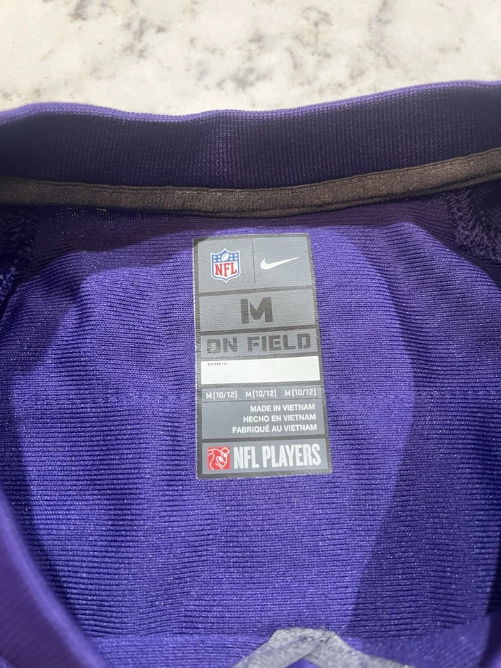 Camiseta deportiva Nike Vikings Kirk Cousins #8 juvenil mediana en el campo púrpura NFL Fanwear Top Foto 3 de 4