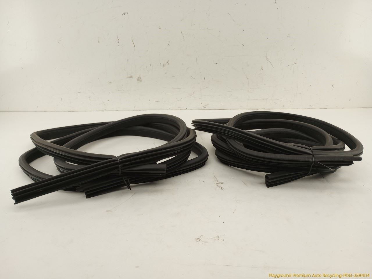 Maserati Quattroporte 2003-2012 Right Door side seals Set of 4