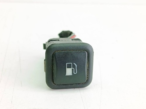 Volkswagen PASSAT B5 Schalter Tankdeckel Tankklappe Tankentriegelung UST126097