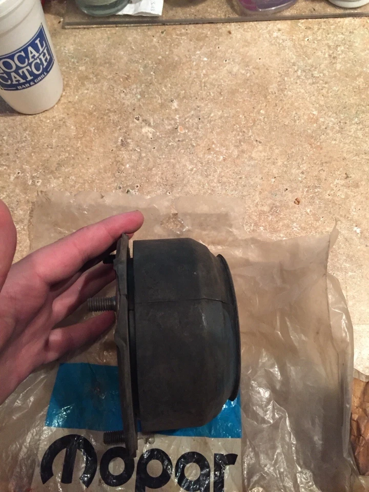 Nuevo de Lote Antiguo Mopar 1984-1985 Dodge Caravan Strut Mount 4052817 Foto 4 de 4