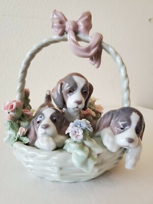 最安値 LLADRO 磁器 A Litter of Love 三つ子の子犬 フィギュリン 陶器人形 リヤドロ 犬 バスケット 花 カゴ 置物 インテリア