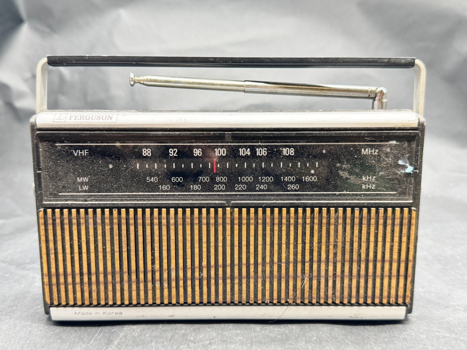 FERGUSON 3RO5 VINTAGE TRANSISTOR RADIO PORTABLE AM FM LW MW VHF RETRO